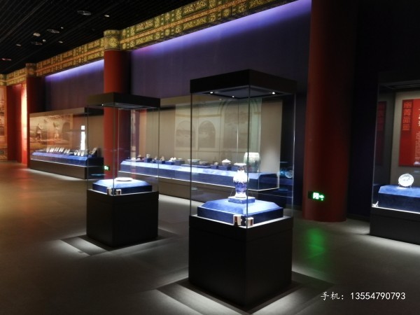 四面通透方形博物館獨(dú)立柜廠家